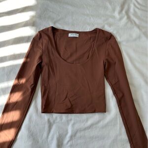 Babaton Contour cropped crew neck.